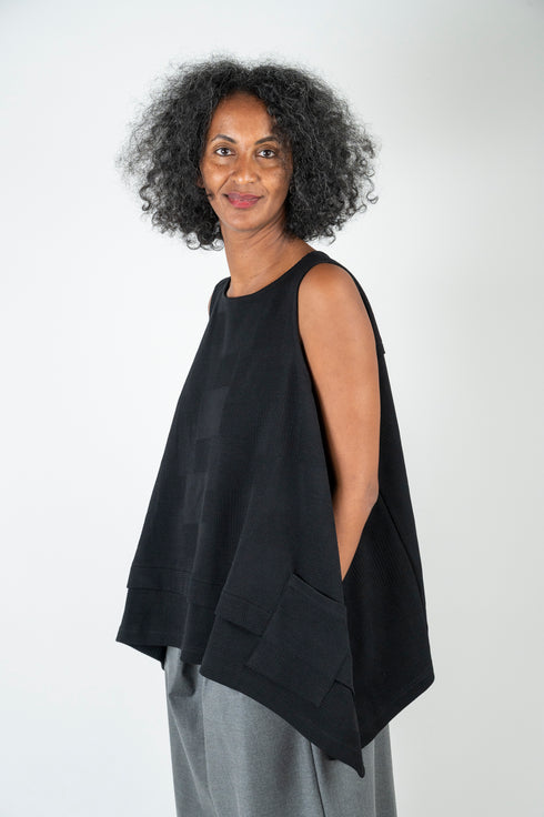 Knitted vest with geometric pattern